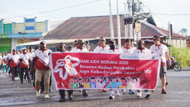 
Suasana jalan santai memperingati hari AIDS sedunia di Nabire, Papua Tengah, Sabtu (6/12/2025). Foto: Kristin Rejang/sasagupapua.com