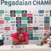 Pelatih Persela Lamongan dan Pemainnya saat press conference sehari jelang laga kontra Persipura Jayapura di stadion Lukas Enembe. (Foto: Media Officer Persipura)