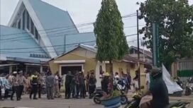 Suasana di depan Gereja Katedral Santo Fransiskus Xaverius Merauke. (Capture video amatir)