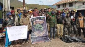 Tim Mapala USWIM Nabire saat berfoto bersama dalam momen hari lingkungan hidup. (Foto: Dok USWIM Nabire)