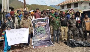 Tim Mapala USWIM Nabire saat berfoto bersama dalam momen hari lingkungan hidup. (Foto: Dok USWIM Nabire)