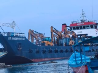 Kapal LCT Samudera Rahayu. Foto: Tim Investigasi WALHI Papua. 