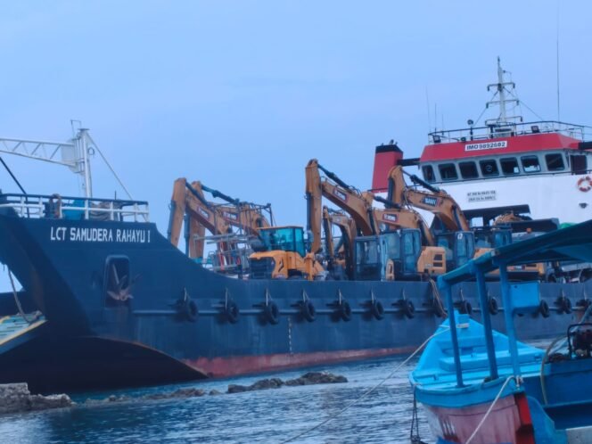
Kapal LCT Samudera Rahayu. Foto: Tim Investigasi WALHI Papua. 