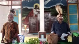 Suasana musyawarah adat di Kabupaten Supiori, Papua. Dokumentasi AMAN