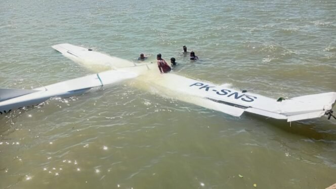 
Kondisi Pesawat Smart Air PK-SNS yang mengalami insiden di bandara Nabire. (Foto: Ist)