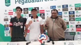 Pelatih Deltras FC saat conference pers sehari jelang laga melawan Persipura. (Foto: Media Officer Persipura)