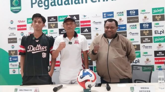 
Pelatih Deltras FC saat conference pers sehari jelang laga melawan Persipura. (Foto: Media Officer Persipura)