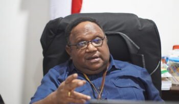 Wakil Ketua IV DPR Papua Tengah, John Gobai. (Foto: Kristin Rejang/Sasagupapua.com)