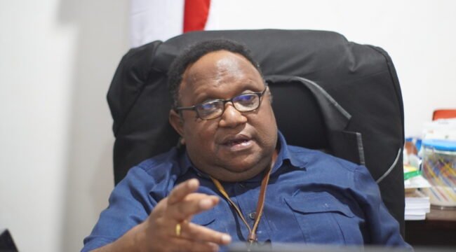 Wakil Ketua IV DPR Papua Tengah, John Gobai. (Foto: Kristin Rejang/Sasagupapua.com)