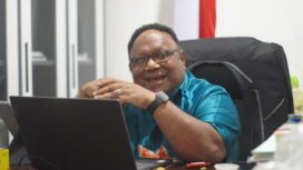 Wakil Ketua IV DPR Papua Tengah, John Gobai. (Foto: Edwin Rumanasen)