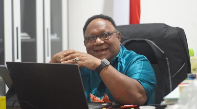 Wakil Ketua IV DPR Papua Tengah, John Gobai. (Foto: Edwin Rumanasen)