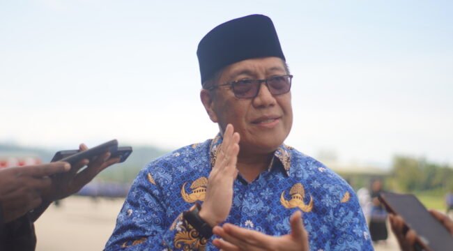 PJ. Sekda Papua Tengah, Silwanus Sumule ketika diwawancarai pada Rabu (18/2/2026). Foto: Kristin Rejang/Sasagupapua.com