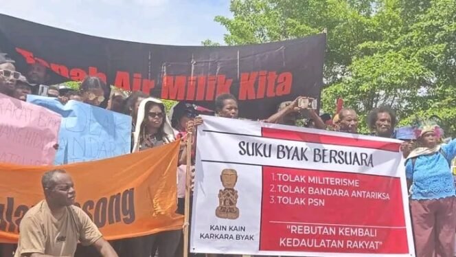 
Suasana aksi damai di Biak. (Foto: Istimewa)