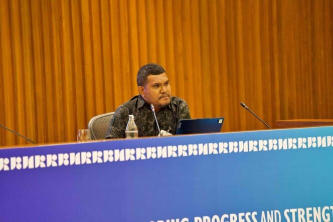 
Direktur LBH Merauke, Teddy Wakum.