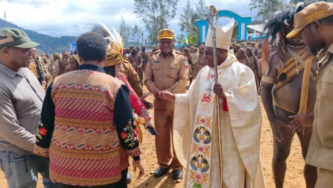 
Uskup Keuskupan Timika, Mgr. Bernardus Bofitwos Baru, OSA. Foto: Humas Pemprov Papua Tengah/Abeth You 