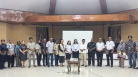 Momen foto bersama dalam kegiatan RDP DPRK Mimika dengan Pedagang Pasar dan Disperindag. (Foto: Istimewa)