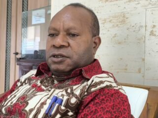 Plt Kepala Kesbangpol Provinsi Papua Tengah, Albertus Adii. (Foto: Humas/Abeth You)