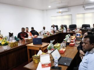 Para anggota DPR Papua Tengah saat mengikuti zoom meeting dengan Gubernur Papua Tengah, Meki Nawipa. (Foto: Istimewa for Sasagupapua)