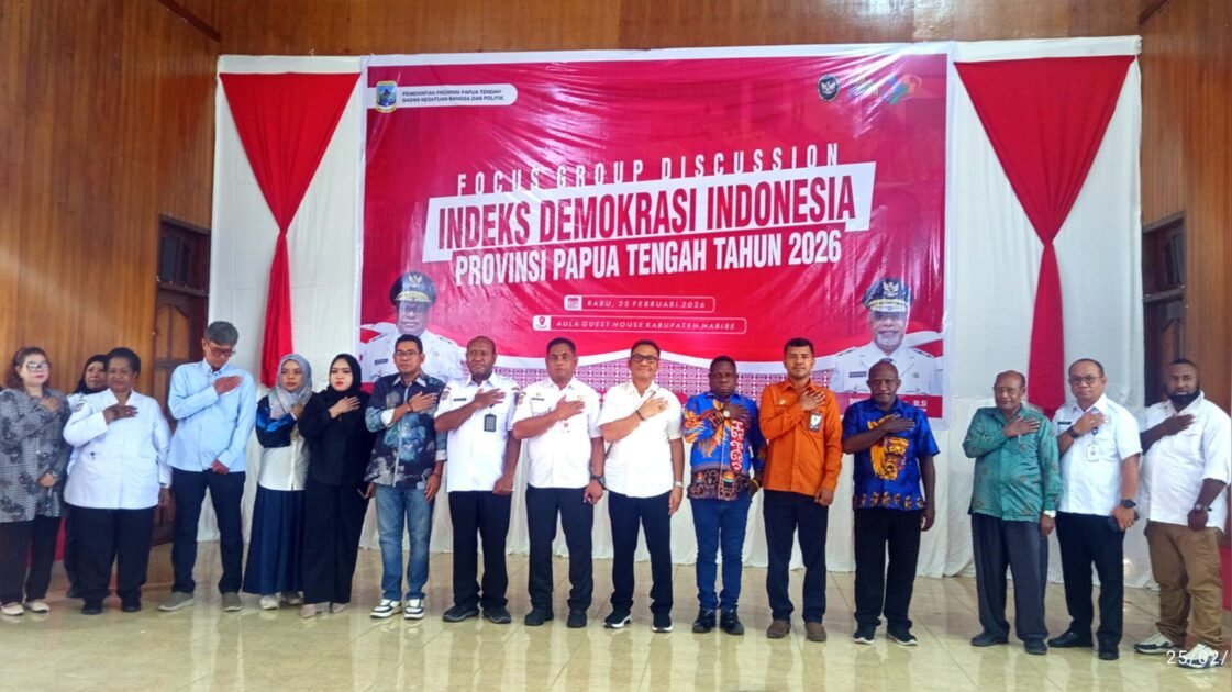 Foto bersama saat pembukaan Focus Group Discussio (FGD) Indeks Demokrasi Indonesia (IDI). Foto: Edwin Rumanasen/sasagupapua