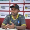 Pelatih Kepala Persipuncak Cartenzs, Hendriko Kiwak saat konferensi pers usai laga kontra Persidei Deiyai. (Foto: Edwin Rumanasen)