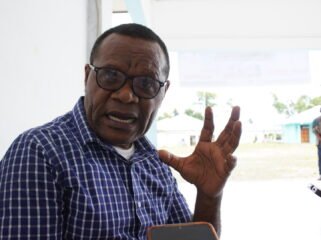 Yermias Degei saat diwawancarai awak media, Jumat (13/3/2026). Foto: Kristin Rejang/Sasagupapua.com