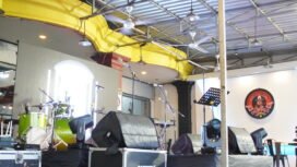 Panggung yang akan siap menyuguhkan getaran musik Reggae dari para musisi terbaik Papua. (Foto: Edwin Rumanasen/Sasagupapua)