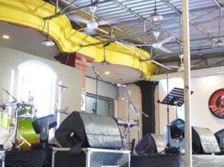 Panggung yang akan siap menyuguhkan getaran musik Reggae dari para musisi terbaik Papua. (Foto: Edwin Rumanasen/Sasagupapua)