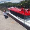 Anggota DPR Papua Tengah, Nancy Raweyai saat berfoto di Speedboat Pusling perairan yang diperjuangkan dari hasil Pokir Dewan. (Foto: istimewa)