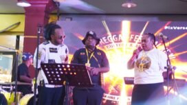 Ketua KORK Papua, Thedy Pekey, Ketua Panitia PRF ke-IX Emma Dogomo, Artis Reggae Papua, Dave Baransano. (Foto: Edwin Rumanasen/Sasagupapua)