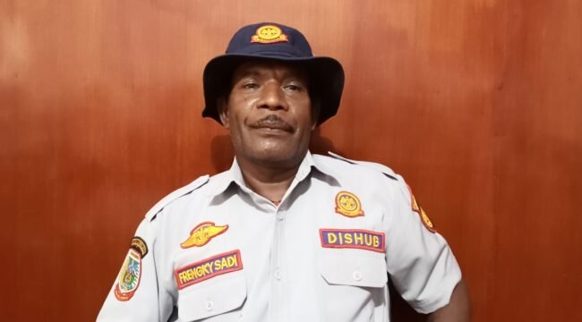 Kepala Seksi Fasilitas Bandara Dinas Perhubungan (Dishub) Papua Tengah, Frengky Sadi. (Foto: Kristin Rejang/Sasagupapua.com)