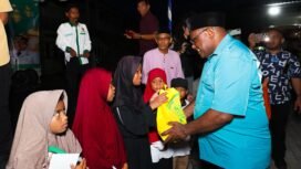 Momen gubernur Papua Tengah saat menyambangi Pondok Pesantren Ahsanul Ulum, Timika. (Foto: Humas Pemprov Papua Tengah)