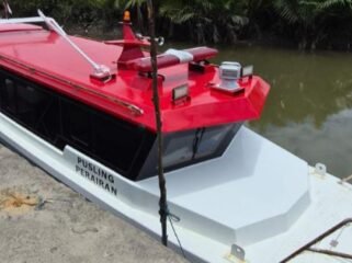 Satu unit spedboat yang diserahkan oleh Pemprov Papua Tengah berdasarkan Pokir DPR Papua Tengah, Nancy Raweyai untuk Puskesmas Potowaiburu. (Foto: Ist)