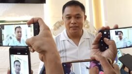 Komandan Kodim (Dandim) 1705/Nabire, Letkol Inf Marudut H. Simbolon saat diwawancarai awak media. (Foto: Kristin Rejang/Sasagupapua.com