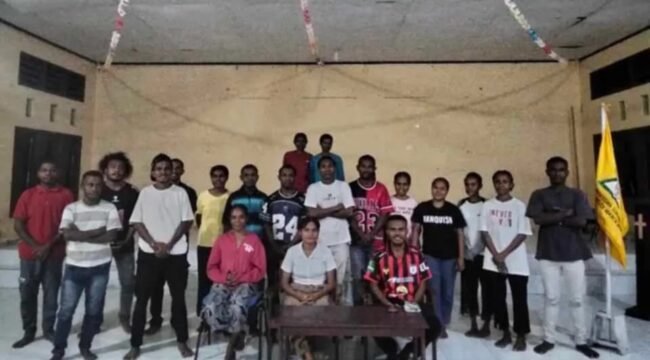 Foto bersama dalam momen rapat Ikatan Mahasiswa Sorong Selatan di Manokwari. (Foto: Istimewa)  