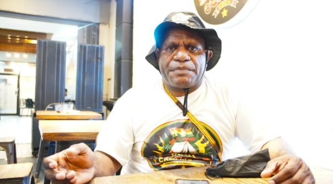 Ketua Komunitas Rasta Kribo (KORK) Papua, Thedy Pekei. (Foto: Kristin Rejang/Sasagupapua.com)