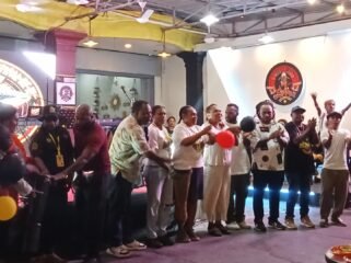 Pemukulan tifa dan pelepasan balon tanda Papua Festival Reggae siap berlangsung pada Oktober mendatang. (Foto: Kristin Rejang/Sasagupapua.com)