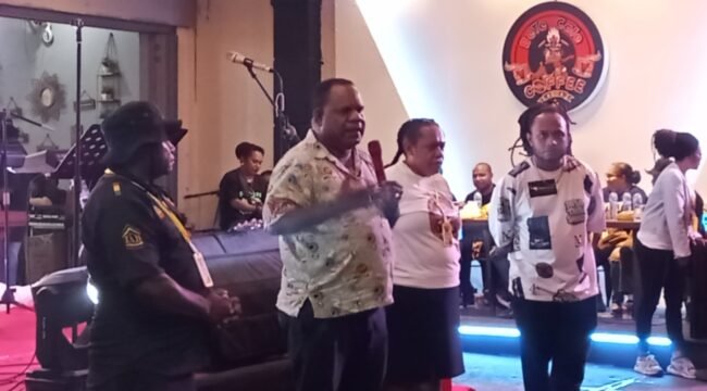 Kepala Badan Perencanaan Pembangunan, Riset, dan Inovasi Daerah (Bapperida) Papua Tengah, Eliezer Yogi. (Foto: Kristin Rejang/Sasagupapua)