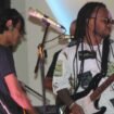 Musisi Dave Baransano (baju putih) saat atraksi dipanggung Launcing Panitia Papua Reggae Festival ke-XI. (Foto: Kristin Rejang/Sasagupapua.com)