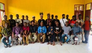 Komunitas Anak Muda Adat Knamlas (AMAK) dan Komunitas Bol Saris, secara resmi disahkan oleh Dewan Persekutuan Masyarakat Adat (DPMA) Knasaimos. (Foto: Ewil Woloin for sasagupapua)