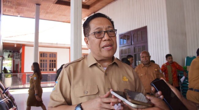 Penjabat (PJ) Sekretaris Daerah Provinsi Papua Tengah, dr. Silwanus Sumule. (Foto: Kristin Rejang/Sasagupapua
