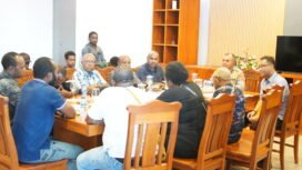 Kapolda Papua Tengah, Brigjen Pol Jermias Rontini, S.I.K., M.Si saat bertemu dengan Koalisi Masyarakat Dogiyai di Nabire, Kamis (2/4/2026). Foto: Kristin Rejang/sasagupapua.com