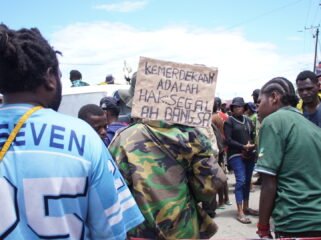 Suasana aksi di Pasar Karang, Selasa (7/4/2026). Foto: Kristin Rejang/Sasagupapua.