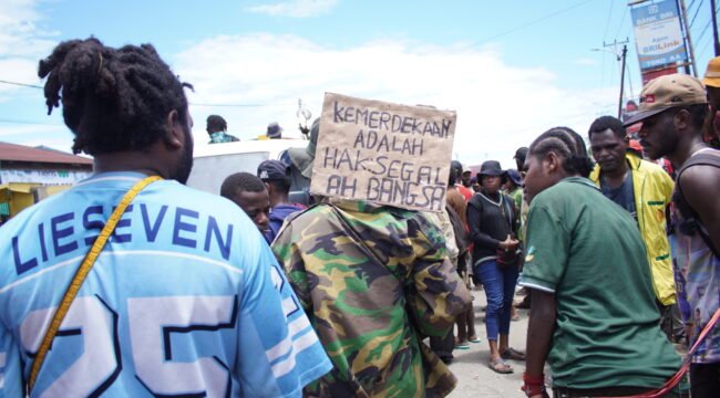 Suasana aksi di Pasar Karang, Selasa (7/4/2026). Foto: Kristin Rejang/Sasagupapua.