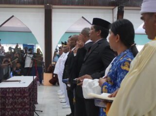 Bupati Mesak Magai saat melantik para kepala OPD di lingkup Pemkab Nabire, Kamis (9/4/2026). Foto: Kristin Rejang/Sasagupapua