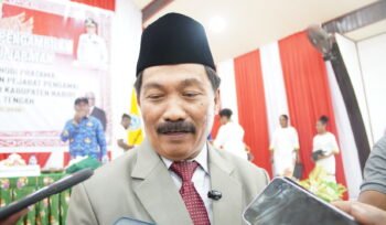 Sekda Kabupaten Nabire, Yulianus Pasang. (Foto: Kristin Rejang/Sasagupapua)