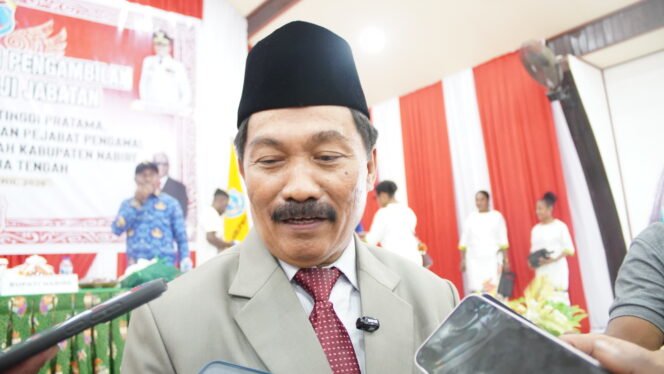 
Sekda Kabupaten Nabire, Yulianus Pasang. (Foto: Kristin Rejang/Sasagupapua)