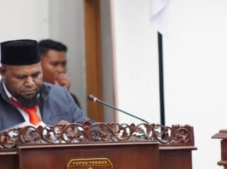 Ketua Fraksi Kelompok Khusus DPR Papua Tengah, Donatus Mote. (Foto: Kristin Rejang/Sasagupapua.com)