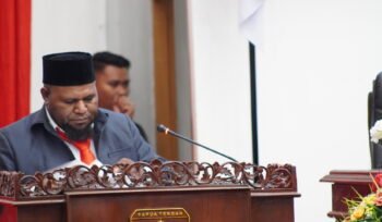 Ketua Fraksi Kelompok Khusus DPR Papua Tengah, Donatus Mote. (Foto: Kristin Rejang/Sasagupapua.com)