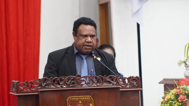 
Wakil Ketua III DPR Papua Tengah, Bekies Kogoya. 
