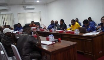 Suasana rapat di Kantor DPR Papua Tengah, Senin (20/4/2026).